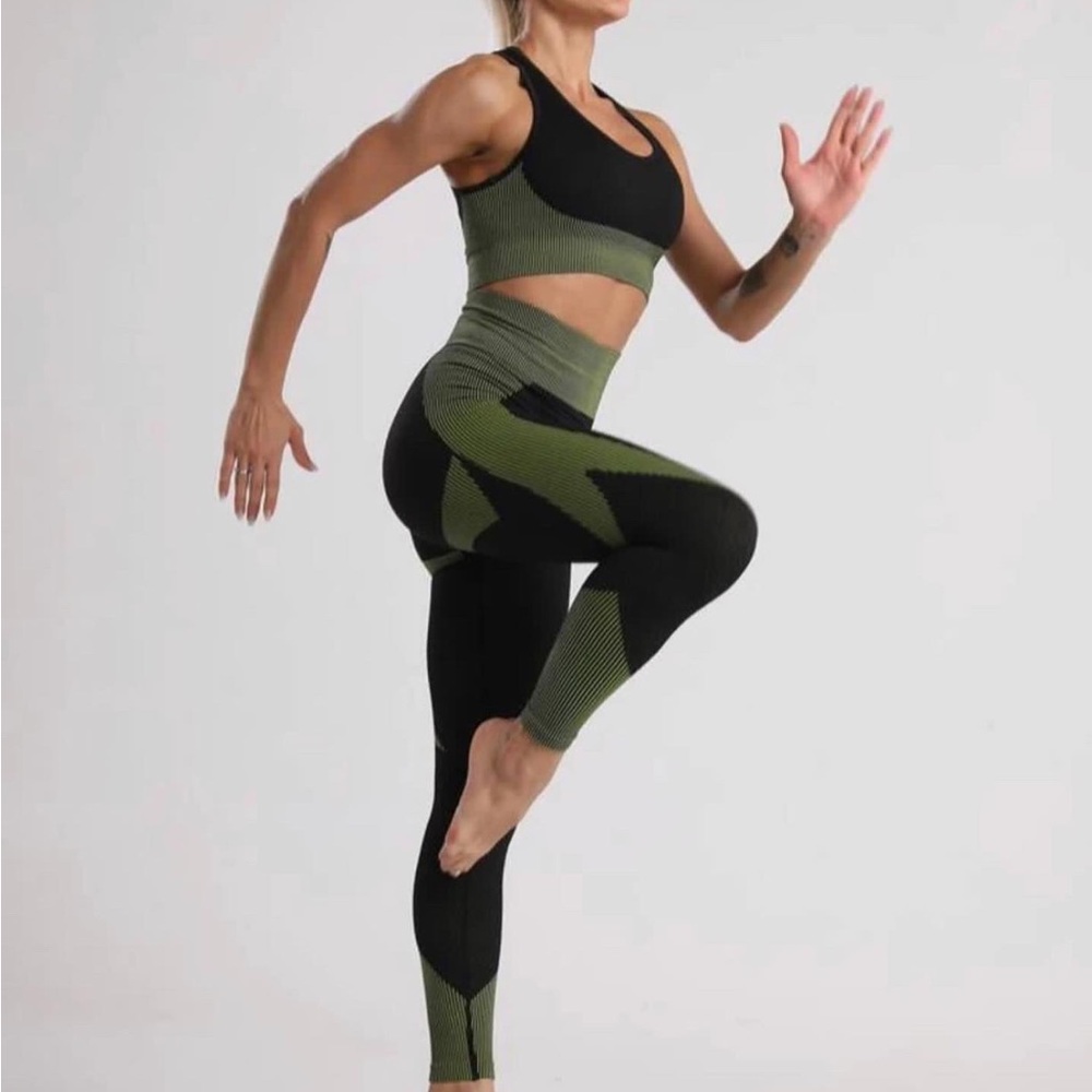sports top and pants set - Picture 2 of 15